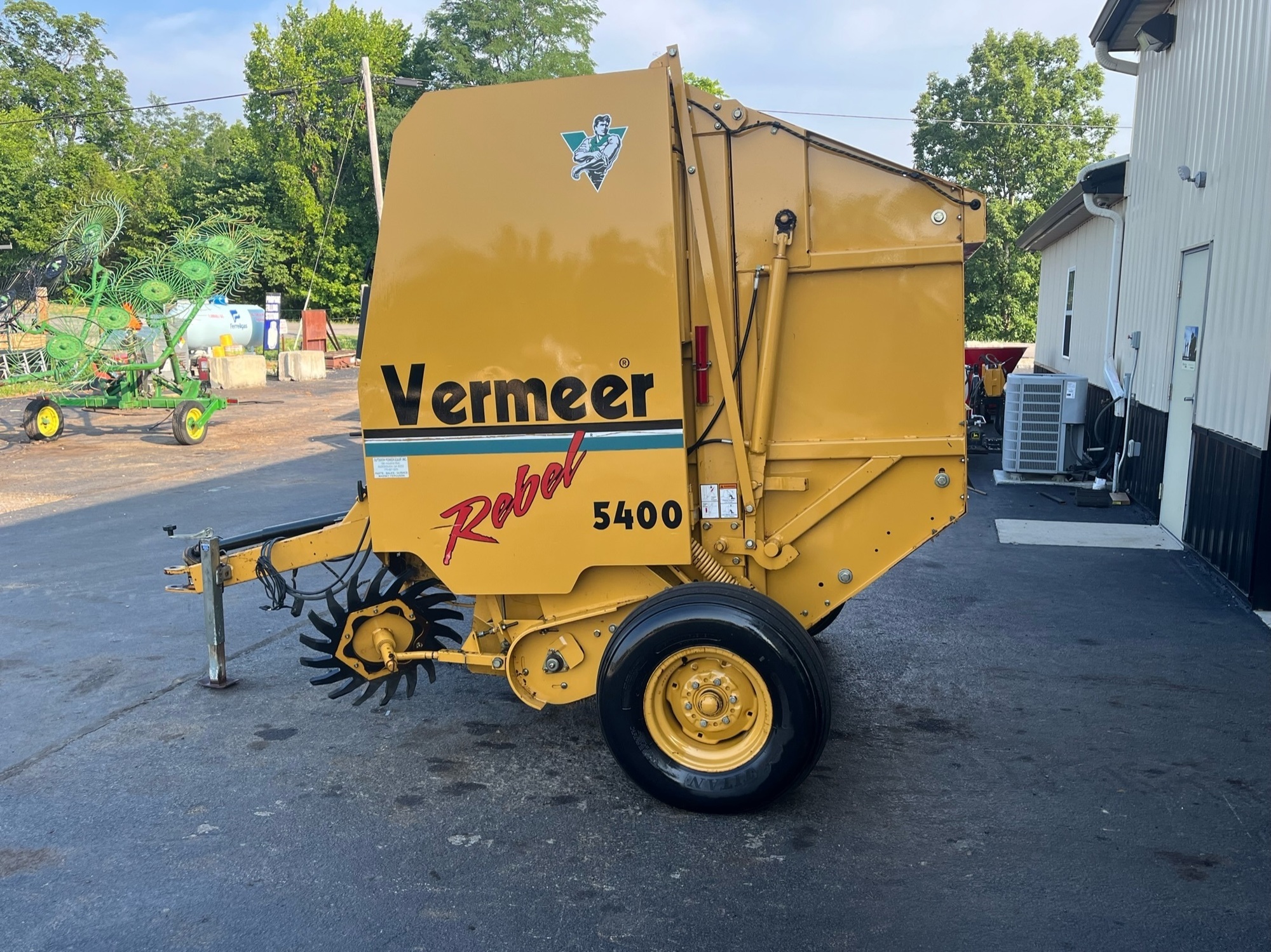 VERMEER 5400 Rebel Agricultural Balers | County Equipment Company LLC